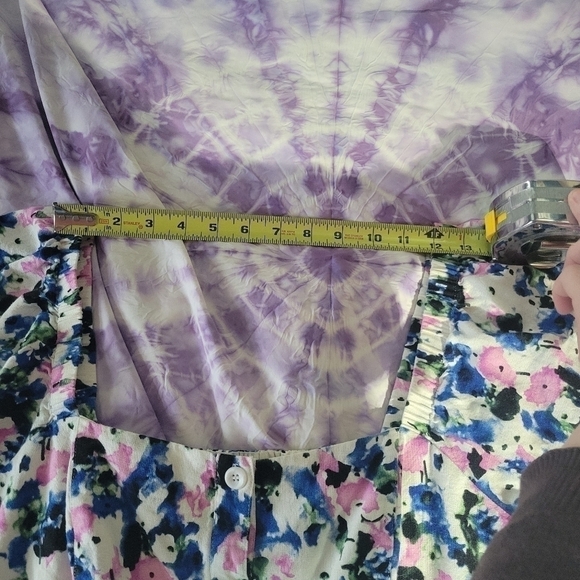 BCBGMaxAzria Women's Floral Peplum Top Size Medium - Picture 12 of 14